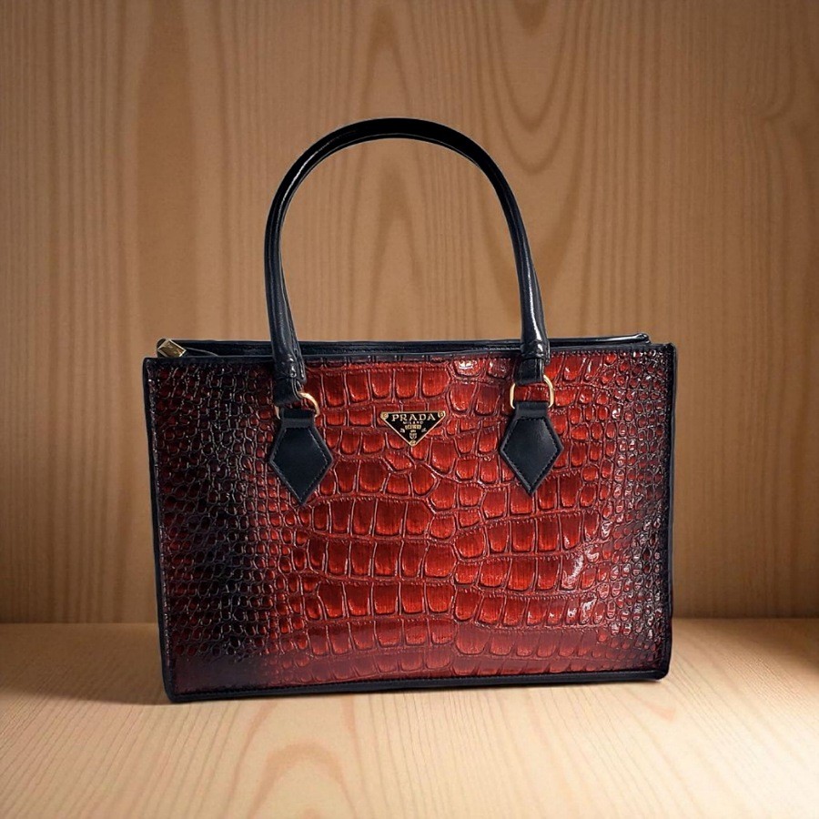 موديل برادا جلد التمساح برغندي